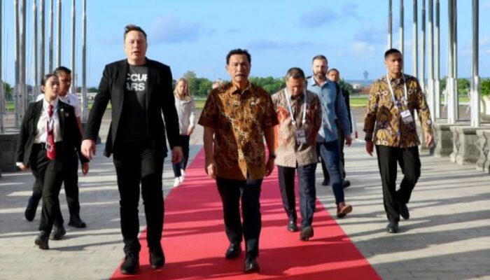 Elon Musk Disambut Menko Marves Luhut di Bali untuk Peluncuran Starlink dan World Water Forum