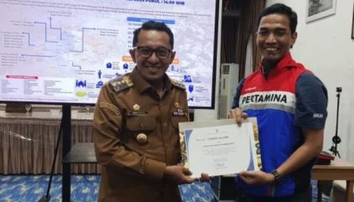 Kilang Pertamina Internasional Serahkan Bantuan Bencana Rp 50 Juta di Tanah Datar