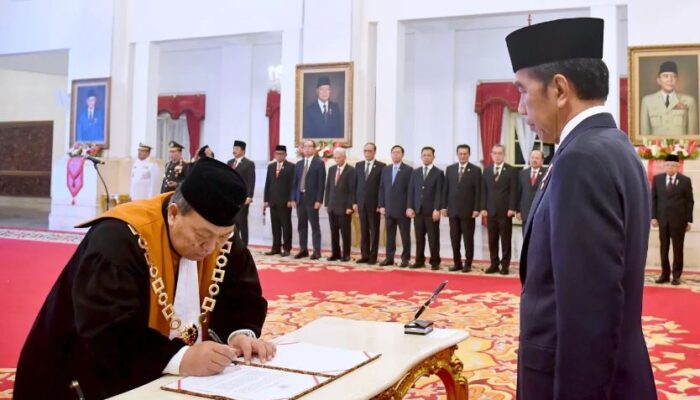 Presiden Joko Widodo Saksikan Pengucapan Sumpah Suharto sebagai Wakil Ketua Mahkamah Agung