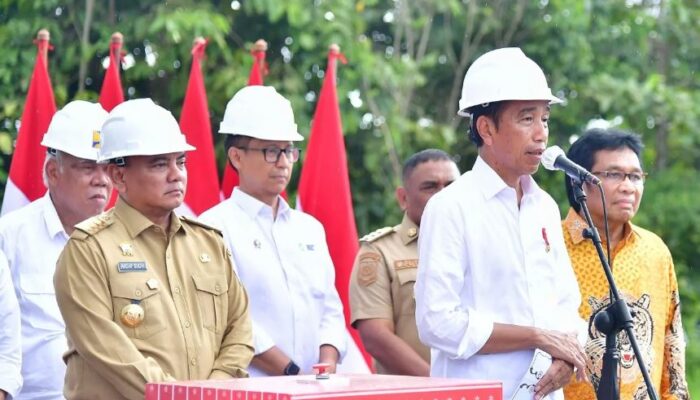 Presiden Jokowi Resmikan Inpres Jalan Daerah di Muna Barat