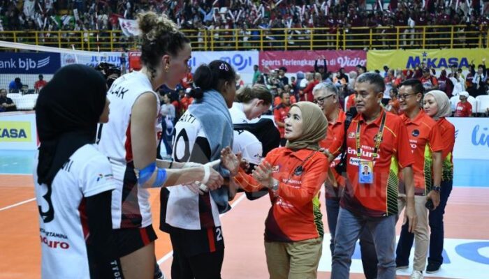 Pertamina Dukung Proliga 2024: Nicke Widyawati Hadiri Pertandingan Voli