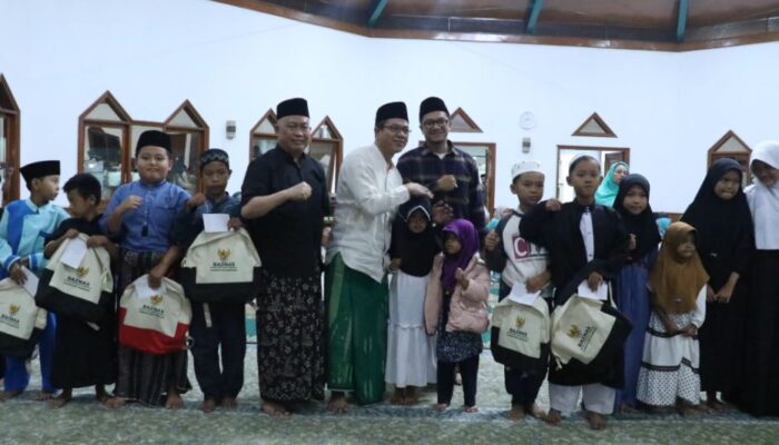 Bupati Bandung Dadang Supriatna Beri Santunan kepada Puluhan Anak Yatim