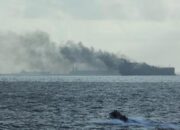 Dua Kapal Tanker Terbakar di Lepas Pantai Timur Singapura