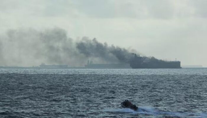 Dua Kapal Tanker Terbakar di Lepas Pantai Timur Singapura