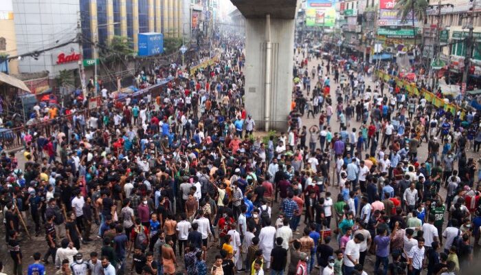 Kerusuhan di Bangladesh 105 Orang Tewas, Ribuan Luka Akibat Bentrokan Mahasiswa dan Kepolisian