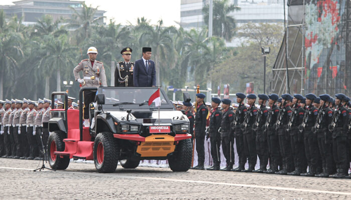 FOTO: Presiden Jokowi Jadi Inspektur Upacara HUT Bhayangkara ke-78