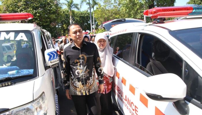 Surabaya Luncurkan Layanan ‘1 Kelurahan 1 Ambulans’ untuk Pelayanan Kesehatan Cepat