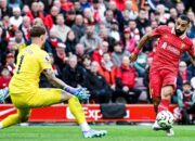 Arne Slot Bawa Liverpool Menang 2-0 di Anfield, Diaz dan Salah Bersinar