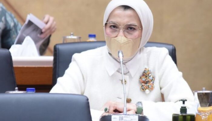 Arzeti Bilbina Kritik Peraturan Pemerintah tentang Penyediaan Alat Kontrasepsi untuk Remaja