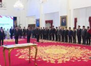 Presiden Jokowi Lantik Tiga Menteri dan Satu Wakil Menteri Baru