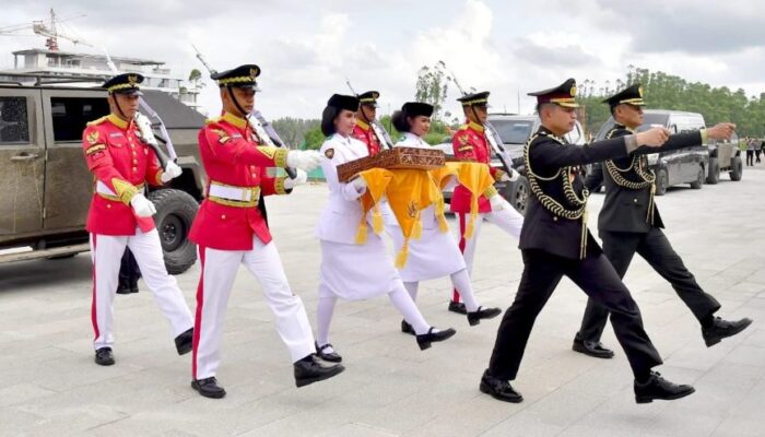 Kirab Duplikat Bendera dan Teks Proklamasi Tiba di Istana Negara IKN