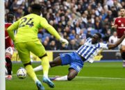 Manchester United Kalah Dramatis 2-1 dari Brighton: Gol Telat Joao Pedro Jadi Penentu