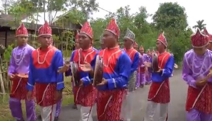 Pagelaran 1.000 Sinoman Hadrah: Kalsel Kenalkan Budaya Tradisional di Kreativesia Nasional 2024