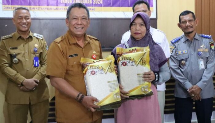 Pemkab Tangerang Salurkan 4.500 kg Beras Fortifikasi untuk Cegah Stunting