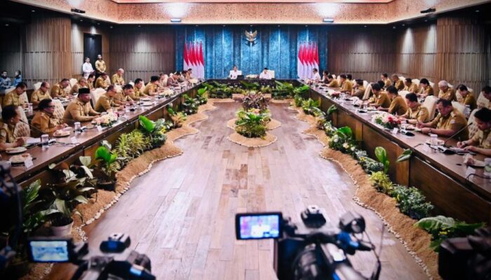 Presiden Jokowi Gelar Pertemuan Strategis dengan Gubernur di IKN