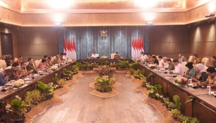 Presiden Jokowi Memimpin Sidang Kabinet Paripurna Perdana di Ibu Kota Nusantara