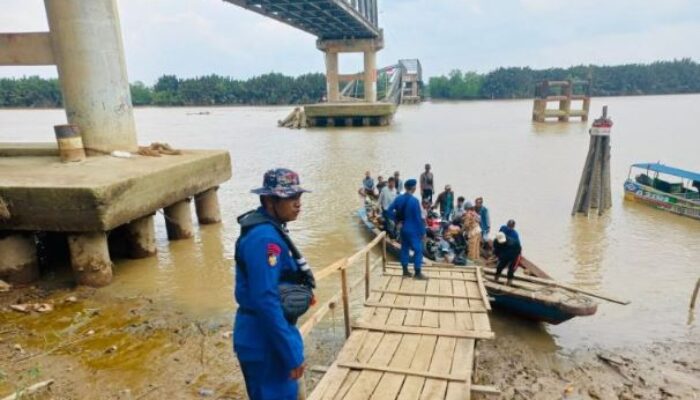 Tindakan Polri Pasca Putusnya Jembatan Penyeberangan Desa Sukajadi P6