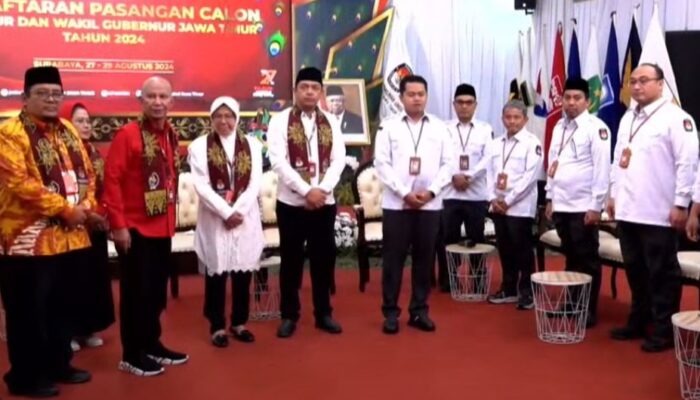 Tri Rismaharini dan Gus Hans Calon Gubernur dan Wakil Gubernur Jatim 2024 Resmi Daftar ke KPU Jatim Untuk Pilgub Jatim 2024