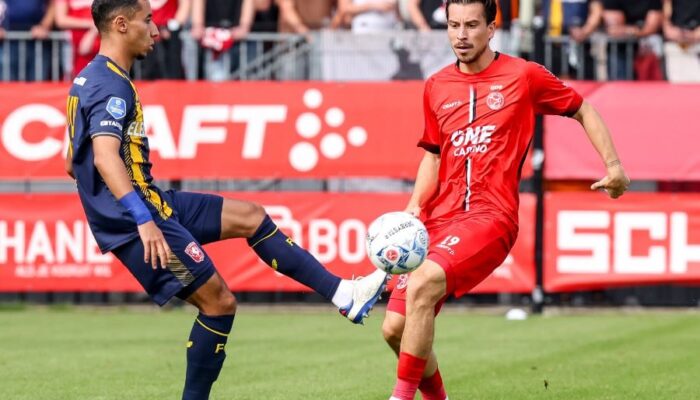 Almere vs Twente: Thom Haye lawan Mees Hilgers, Calon Bek Timnas Indonesia