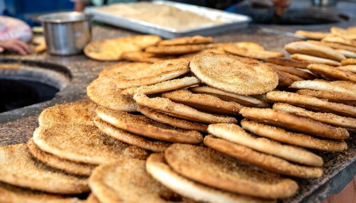 Naan Panggang: Makanan Khas Uygur di Xinjiang