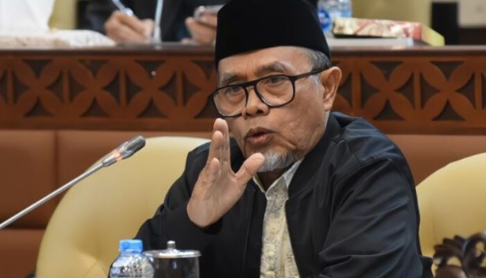 Toriq Hidayat Kritik Skema Subsidi KRL Jabodetabek Berbasis NIK