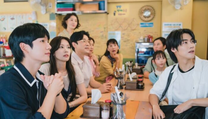 Emosi Jung So Min, Lee Seung Hyub, Park Ji Young, dan Lainnya Menghiasi Pensiunnya Jo Han Chul di “Love Next Door”