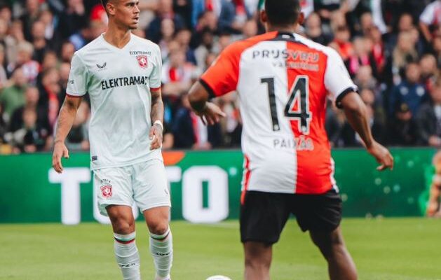 Feyenoord vs Twente: Mees Hilgers bermain Apik, Pertandingan Seru di De Kuip