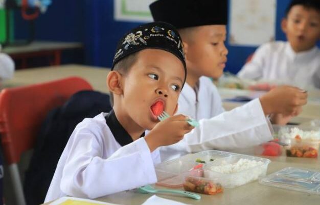 Pemkot Tangerang Targetkan Makan Bergizi Gratis untuk 11.174 Siswa November 2024