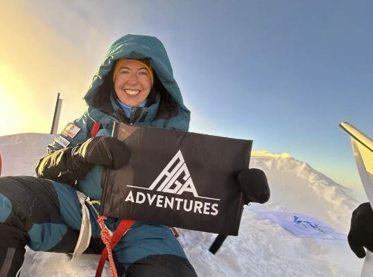 Pendaki Muda Inggris Pemecah Rekor 14 Puncak Tertinggi di Dunia Serukan Pelatihan Pendaki Pemula di Himalaya