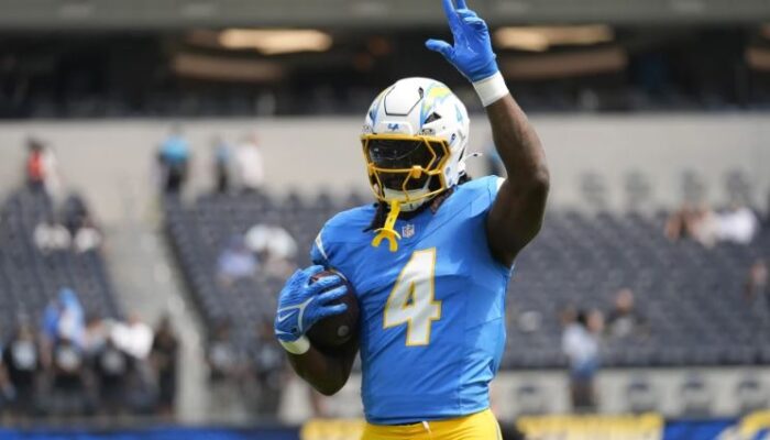 Los Angeles Chargers Aktifkan Gus Edwards dari Cadangan Cedera, Siap Lawan Tennessee Titans