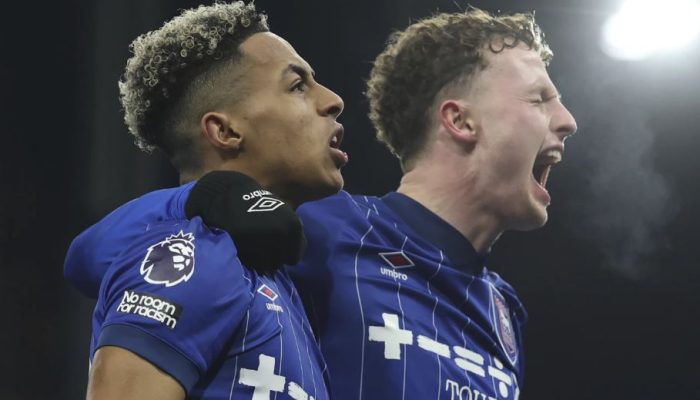 Ipswich vs Chelsea: Tekuk The Blues 2-0, Malam Terbaik McKenna di London