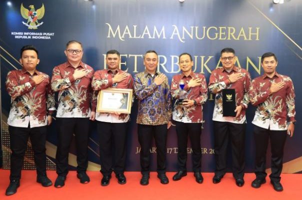 Polri Raih Penghargaan Sebagai Badan Publik Informative dalam Anugerah Keterbukaan Informasi Publik 2024