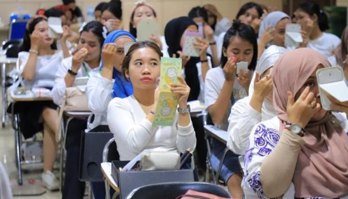 Yang Muda Yang Merias Wajah, Rumah Muda Indonesia Gelar Training Make Up Gratis Bersama Hawa Modelling School