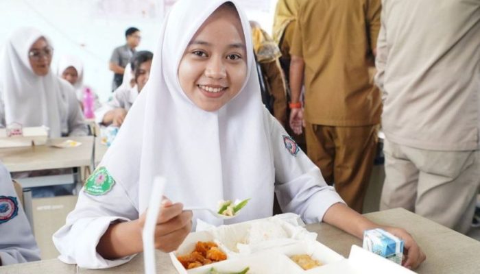 Pekanbaru Luncurkan Program Makan Siang Bergizi untuk Siswa