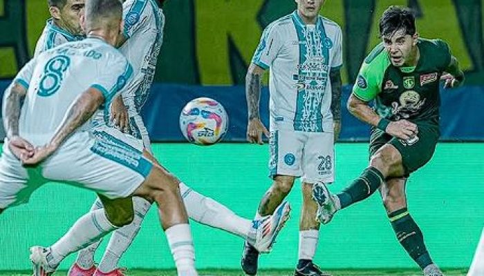 Bajul Ijo Menang Tipis 1-0 Atas Badai Pasifik Di Laga Persebaya vs PSBS Biak Liga 1