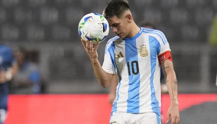 Claudio Echeverri Resmi Gabung Manchester City: Bintang Argentina, Sepak Bola adalah Hidup Saya