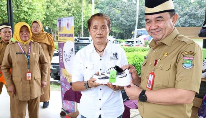 Sekda Tangerang Imbau ASN Pakai Sepatu Batik untuk Dukung UMKM Lokal