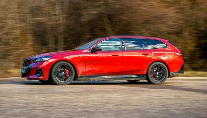 BMW i5 M60 xDrive Touring: Mobil Listrik Mewah dengan Performa Luar Biasa