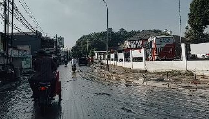 Banjir Terparah di 7 Kecamatan Bekasi, 20 Titik Terendam, BPBD Evakuasi Warga