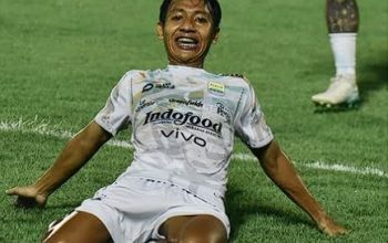 Beckham Putra Brace di Laga Semen Padang vs Persib Bandung, Kokoh di Puncak Klasemen