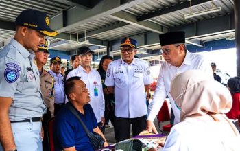 Benyamin Davnie Ramp Check Bus Antarkota di Terminal Pondok Cabe Jelang Mudik Lebaran 2025