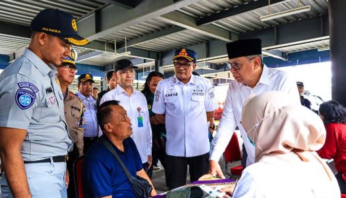 Benyamin Davnie Ramp Check Bus Antarkota di Terminal Pondok Cabe Jelang Mudik Lebaran 2025