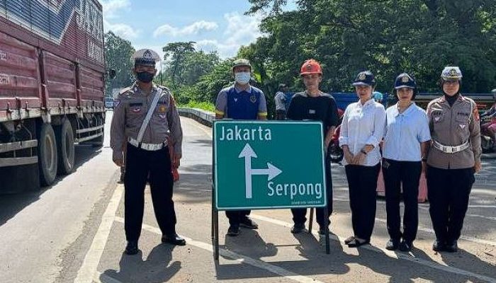 Dishub Kota Tangerang Pasang Rambu Petunjuk Jalan Sambut Arus Mudik Lebaran 2025