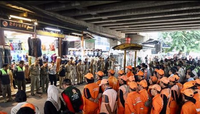 Penertiban PKL dan Parkir Liar di Pasar Tanah Abang Jelang Idulfitri