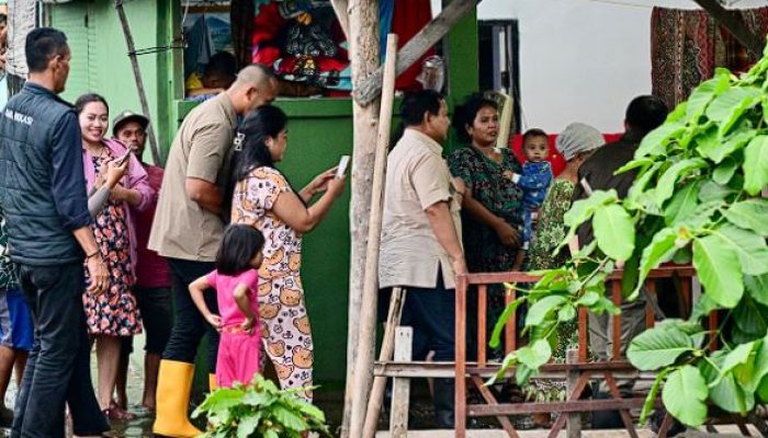 Presiden Prabowo Berbuka Puasa Bersama Warga Terdampak Banjir di Babelan